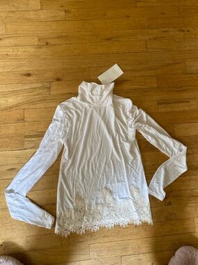 Zara long sleeve top. So soft. Great detail. NWT!! Size small…